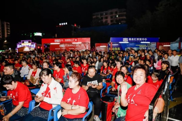 足球比赛直播，精彩纷呈，观众热情高涨-振佳策